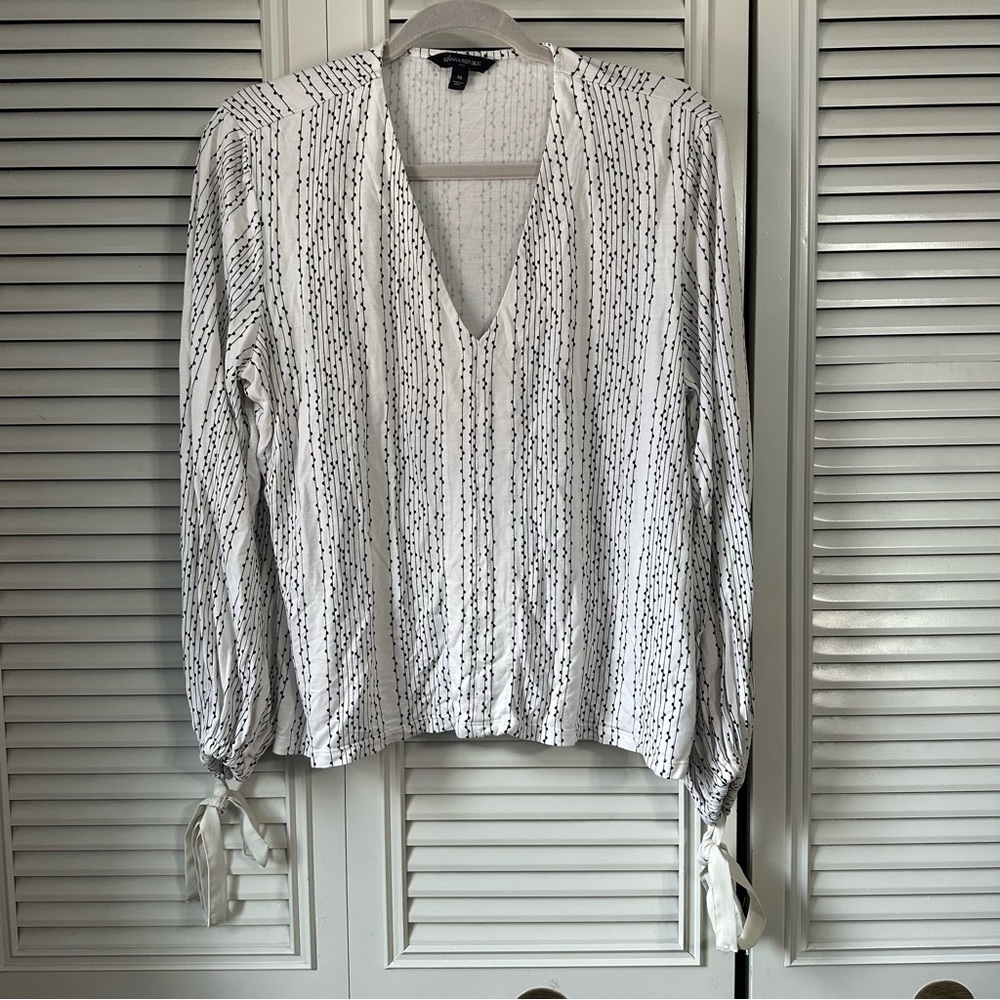 Banana Republic Tie Sleeves V-Neck Blouse Sz Medium